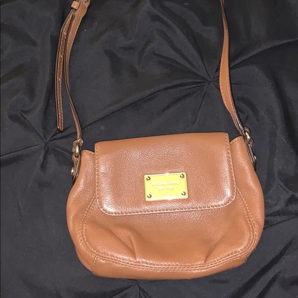 Crossbody light brown leather purse
